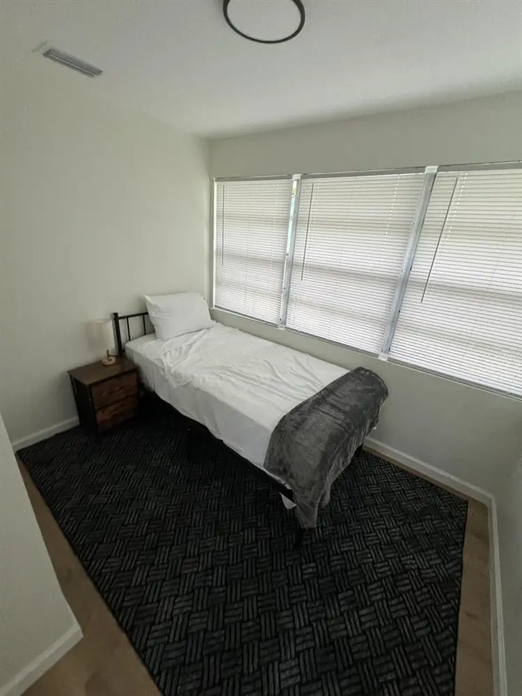 8 BR in St. Petersburg