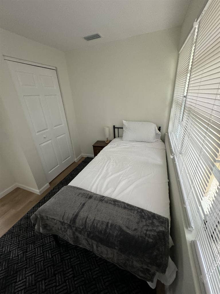 8 BR in St. Petersburg