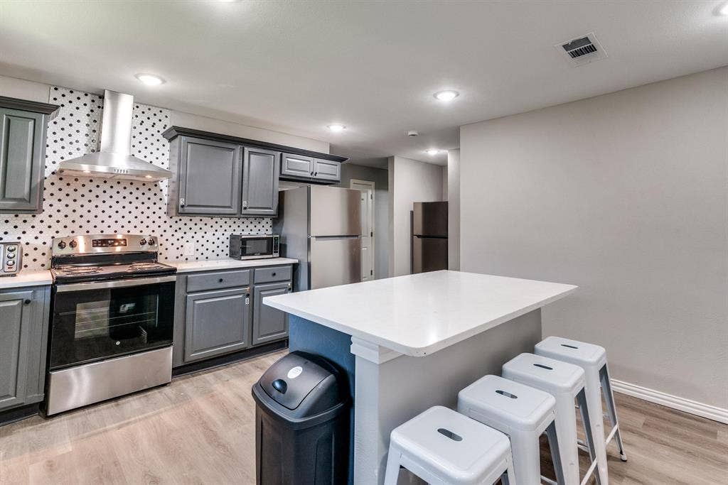 11 BR in Dallas