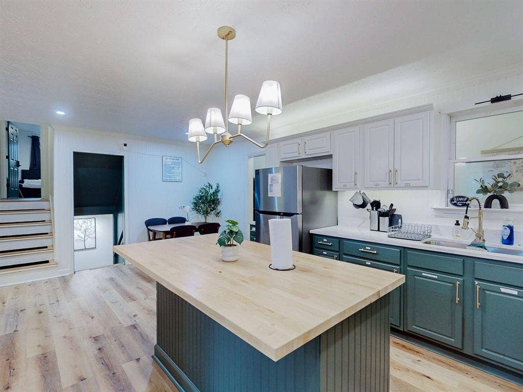 8 BR in Duluth