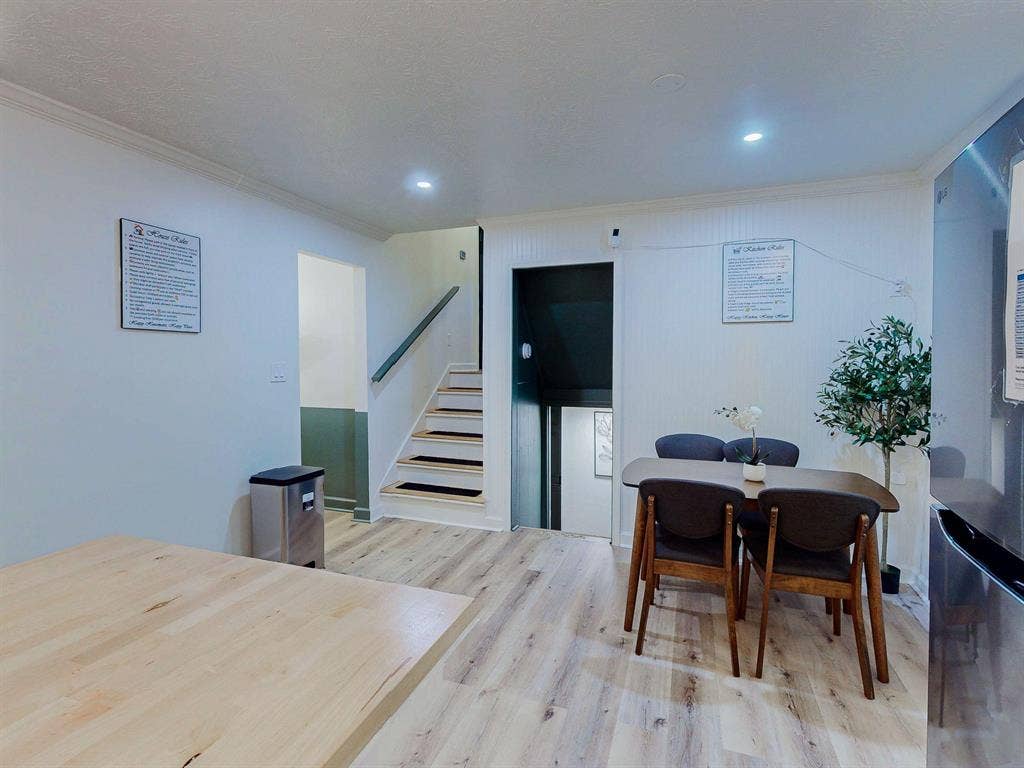 8 BR in Duluth