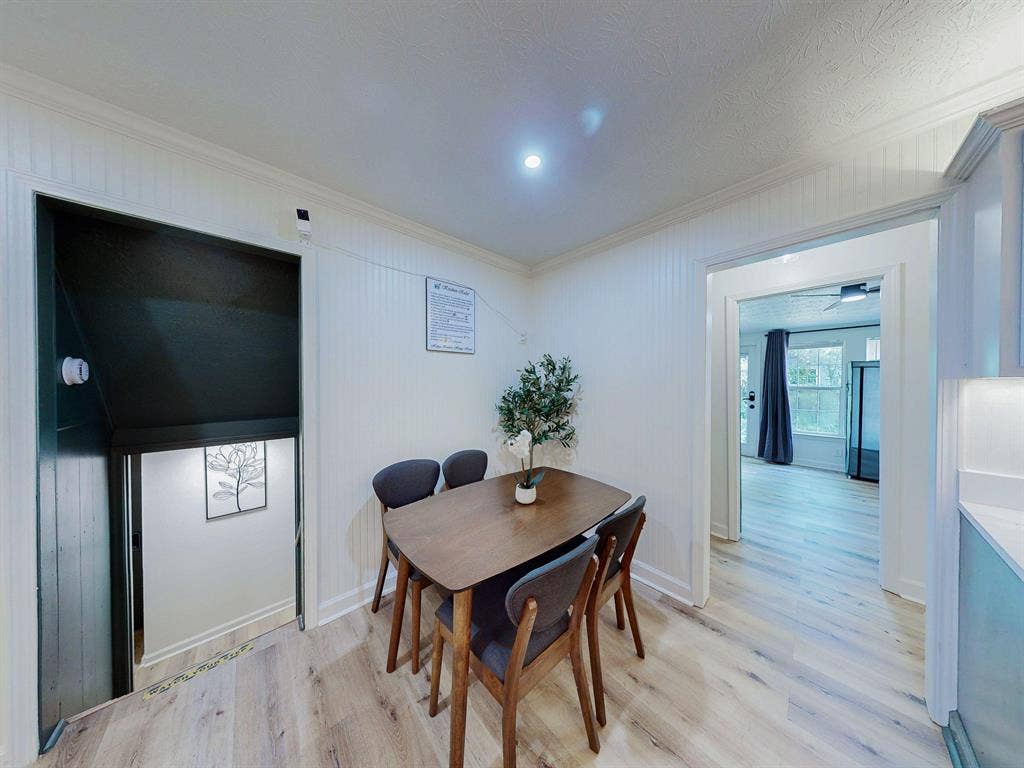8 BR in Duluth