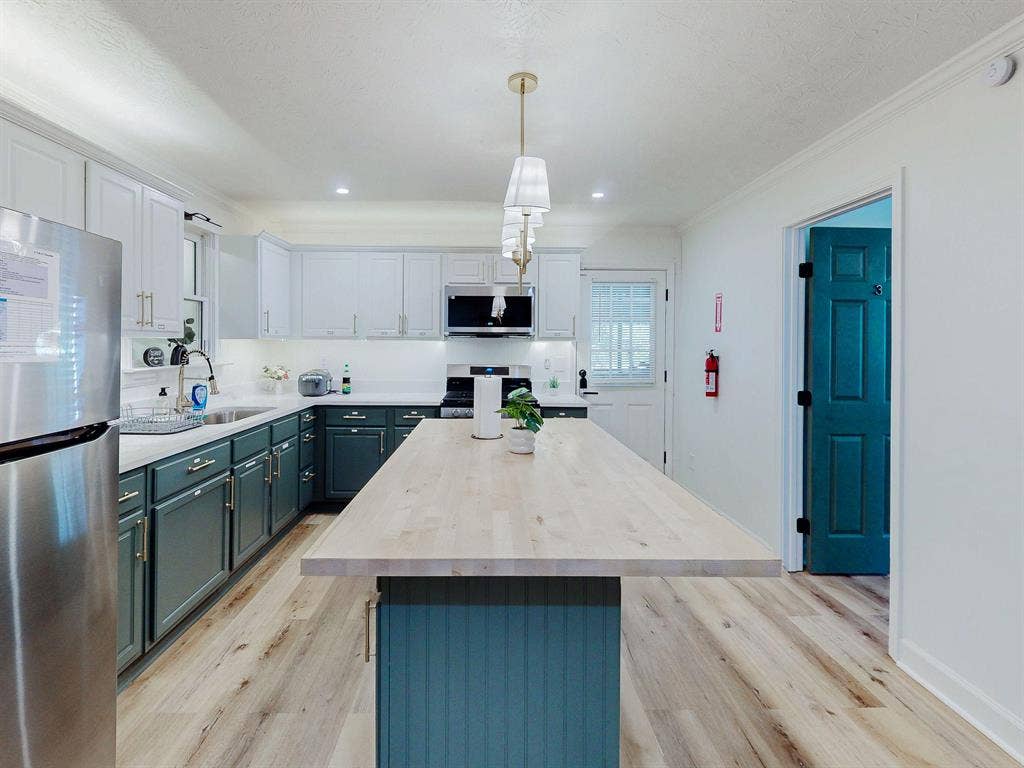 8 BR in Duluth