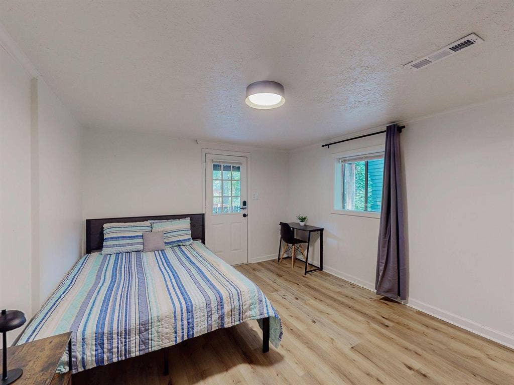 8 BR in Duluth