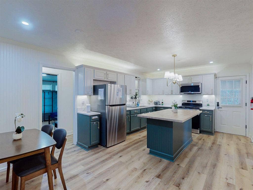 8 BR in Duluth