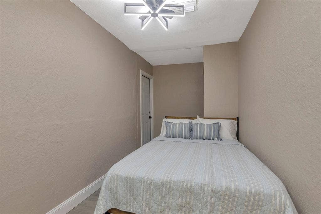 6 BR in St. Petersburg
