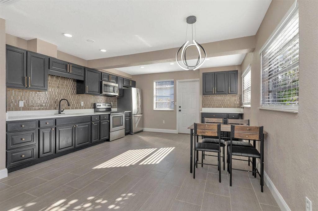 6 BR in St. Petersburg