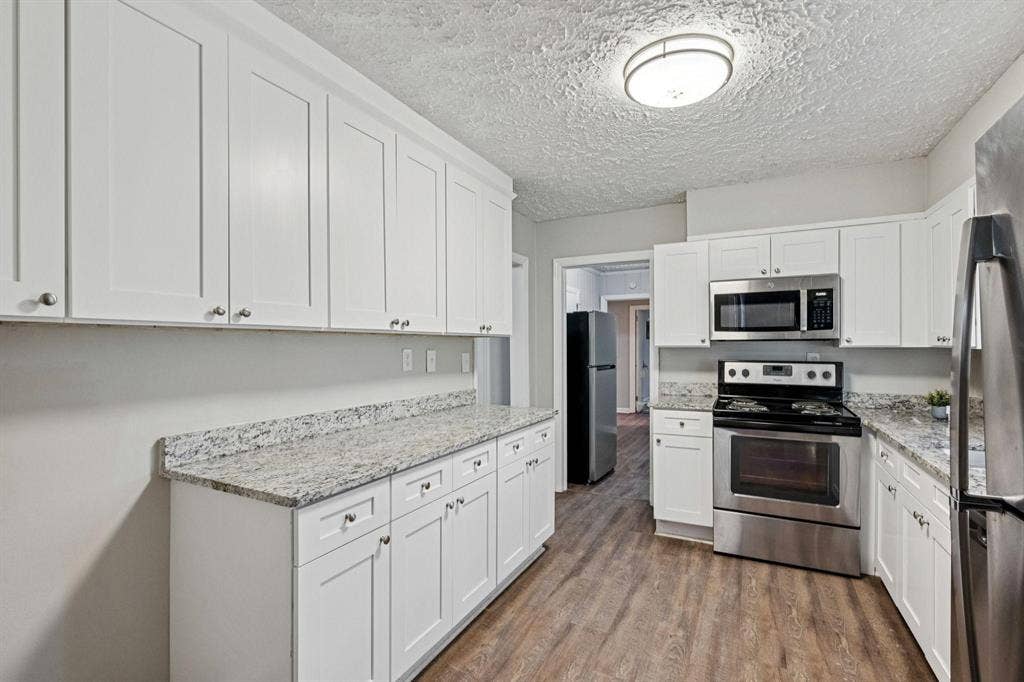 7 BR in East Point
