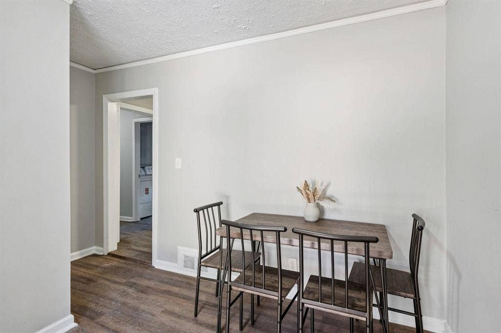 7 BR in East Point