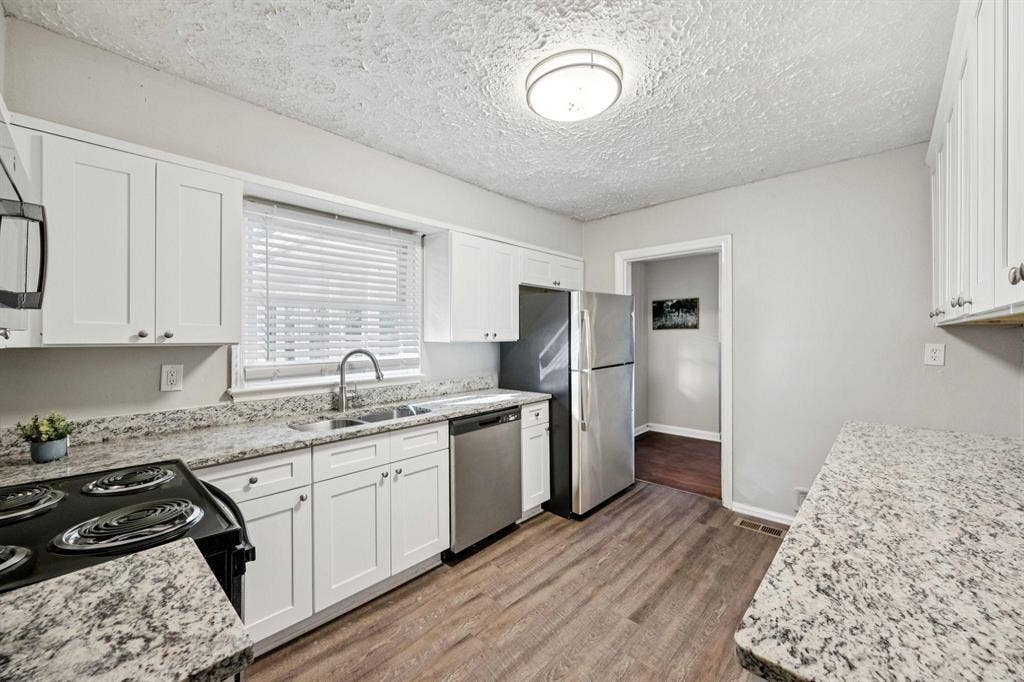 7 BR in East Point