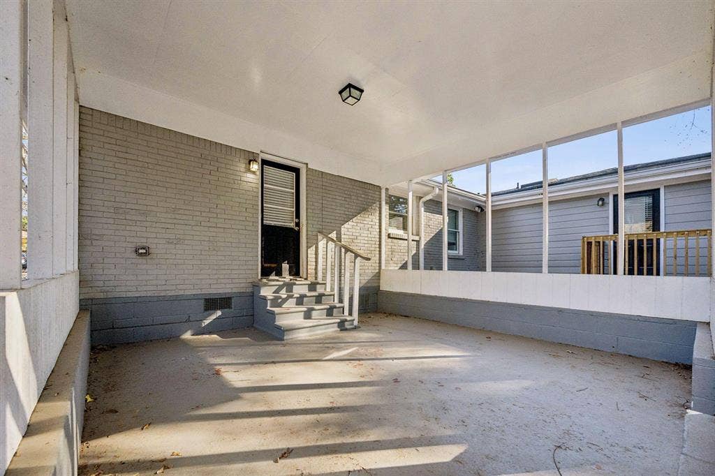 7 BR in East Point