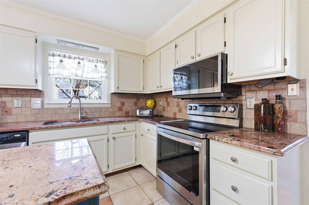 4 BR in Woodbridge
