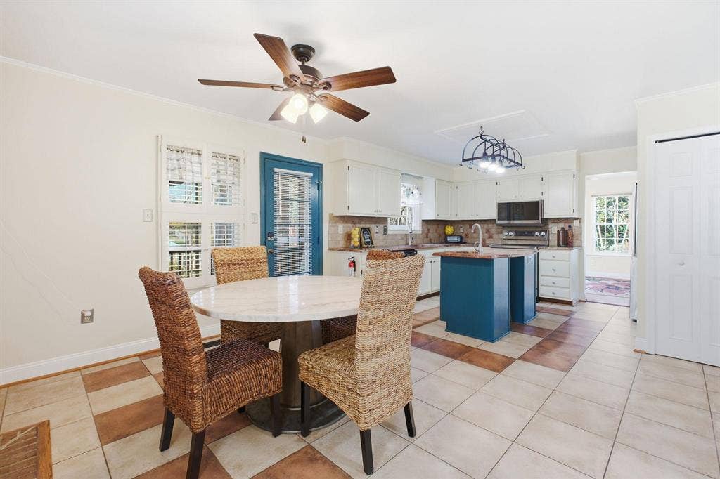 4 BR in Woodbridge