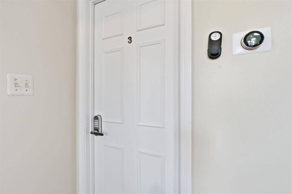 4 BR in Woodbridge