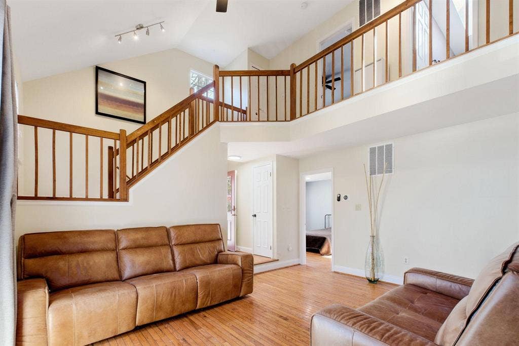4 BR in Woodbridge