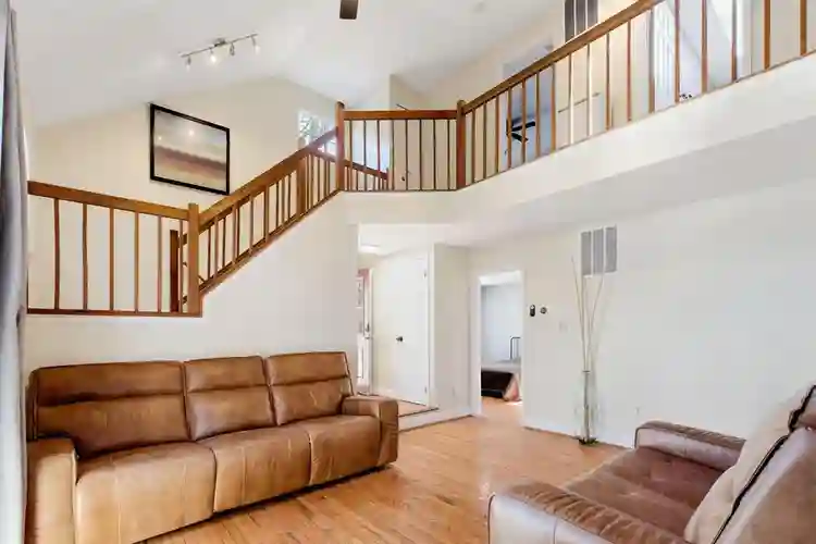 4 BR in Woodbridge