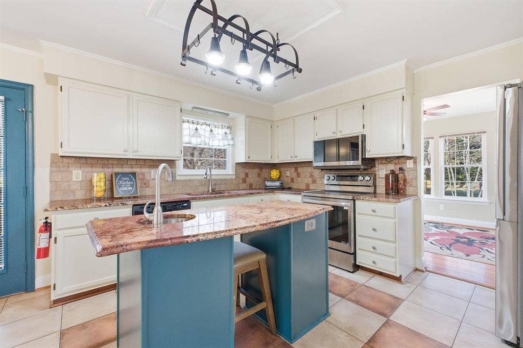 4 BR in Woodbridge