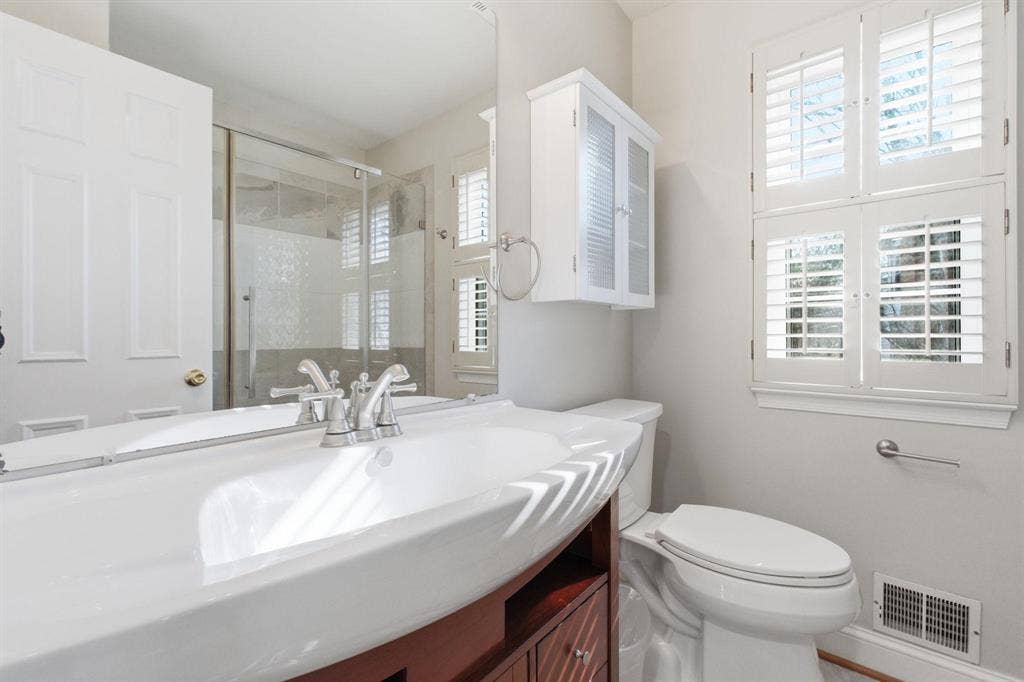 4 BR in Woodbridge