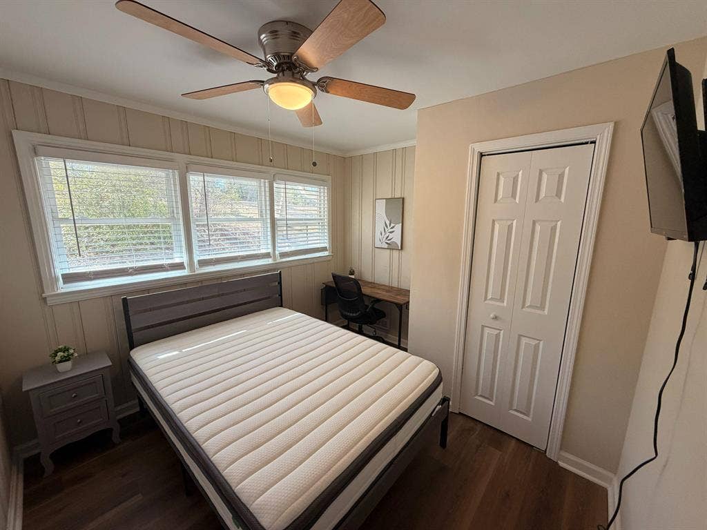 8 BR in East Point