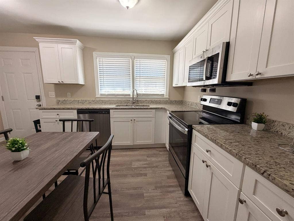 8 BR in East Point