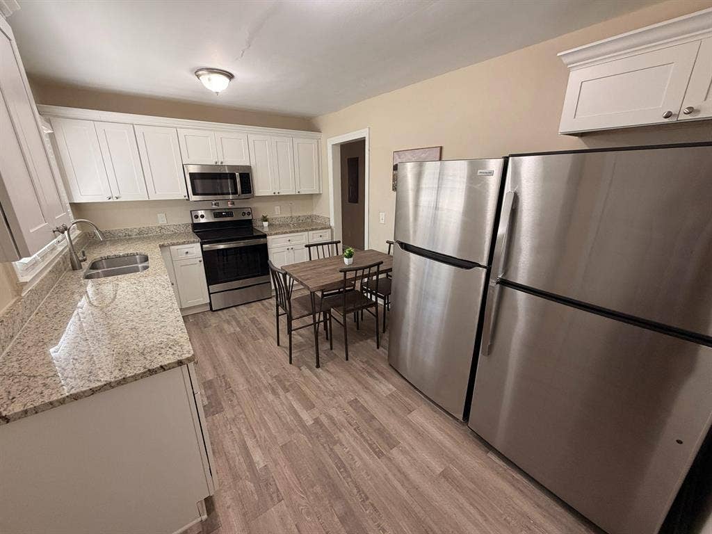 8 BR in East Point