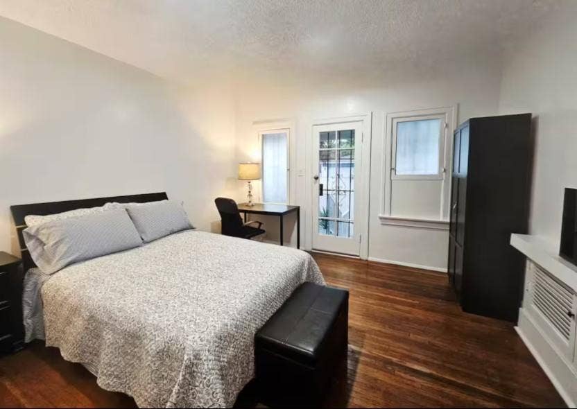 6 BR in Los Angeles