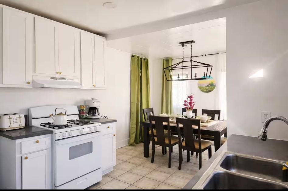 6 BR in Los Angeles