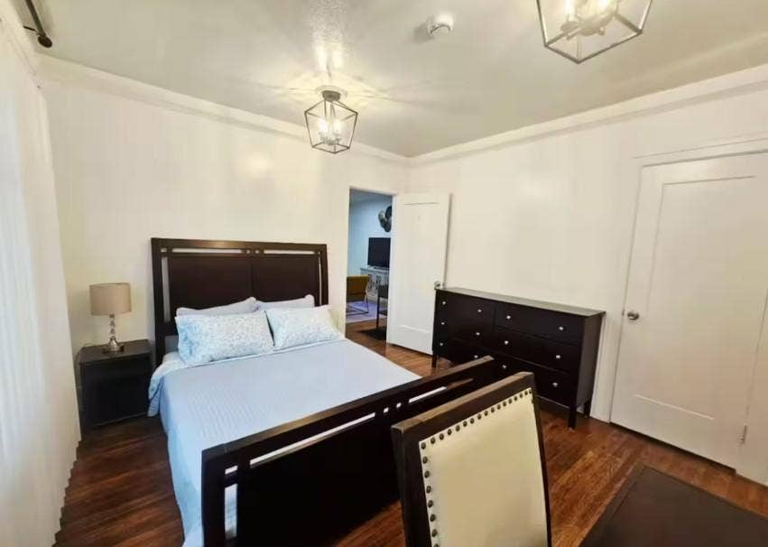 6 BR in Los Angeles
