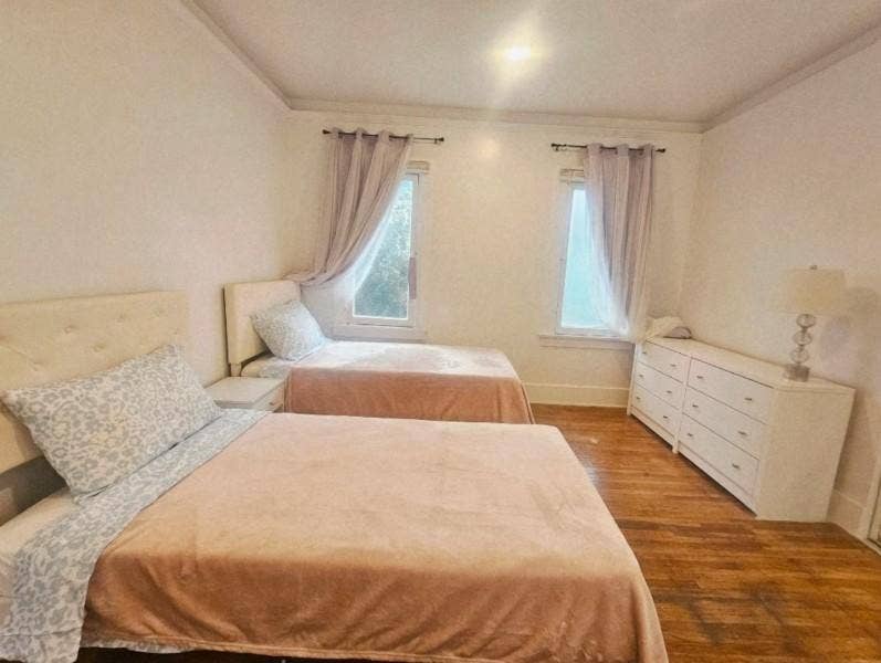 6 BR in Los Angeles