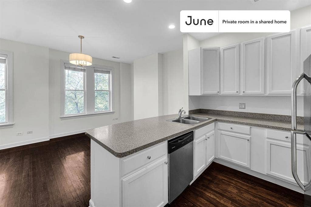 3 BR in Chicago