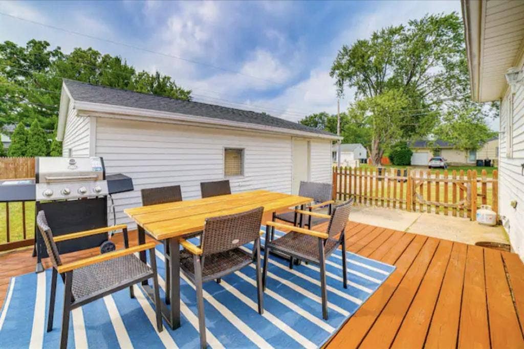 Fully furnished 4 bed/2 bathroom