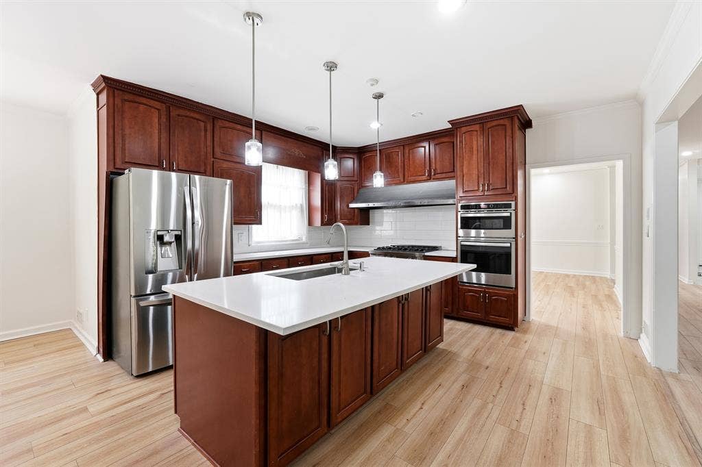 6 BR in Sandy Springs