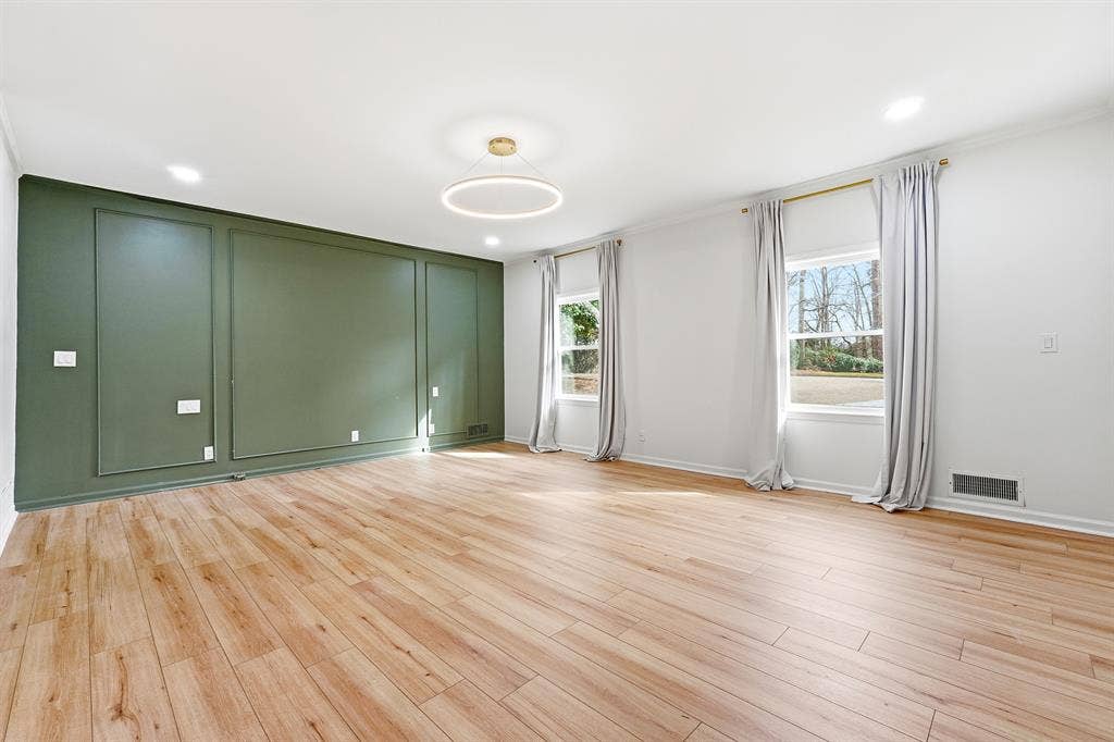 6 BR in Sandy Springs