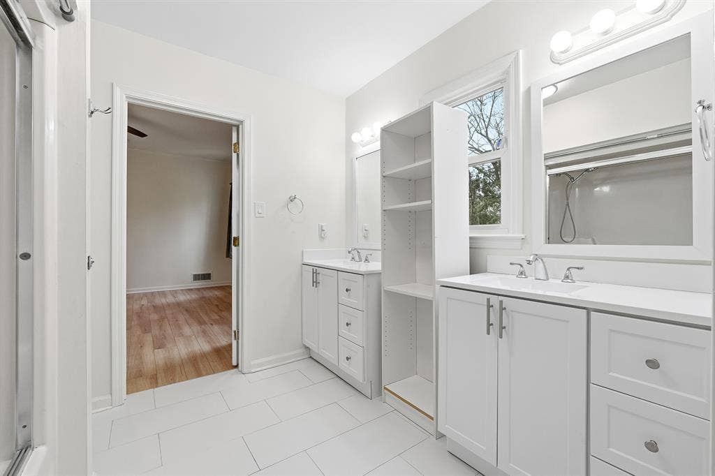 6 BR in Sandy Springs