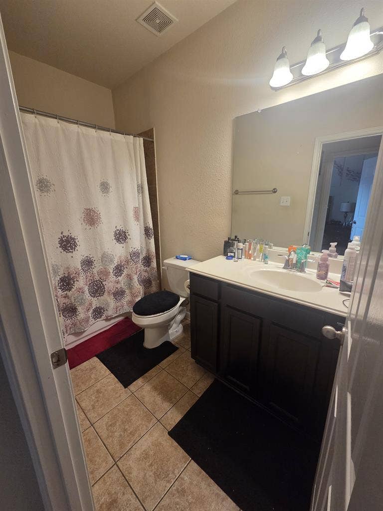 Gated Community Bedroom for rent