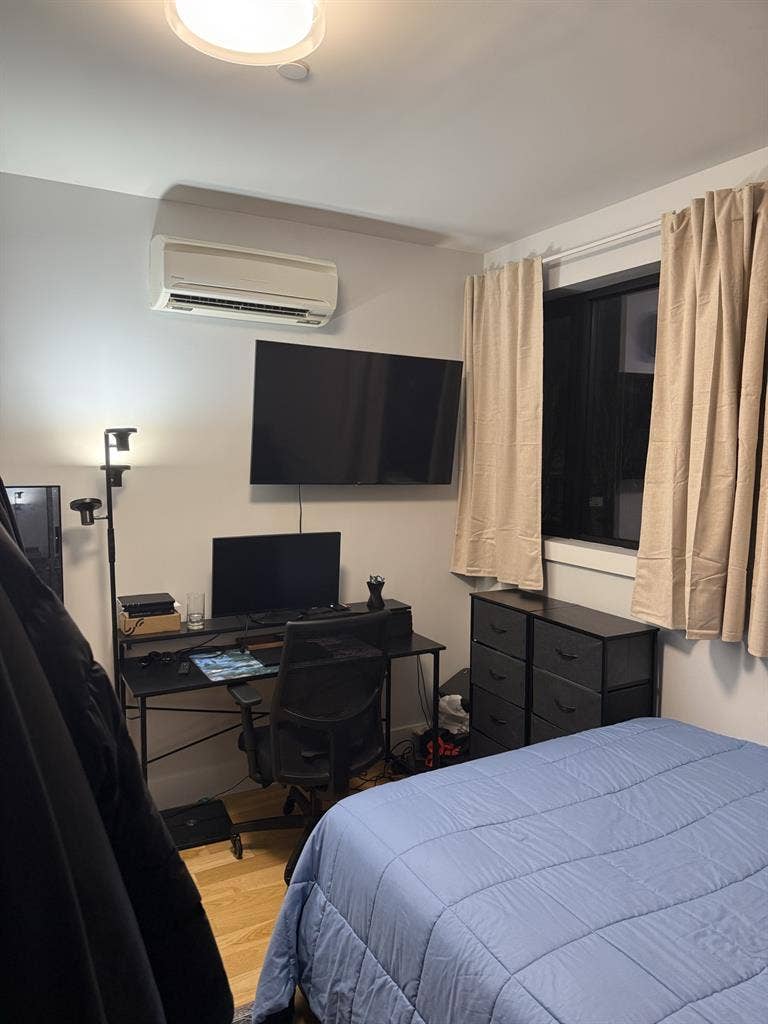 Furnished Room in 3bed/2bath