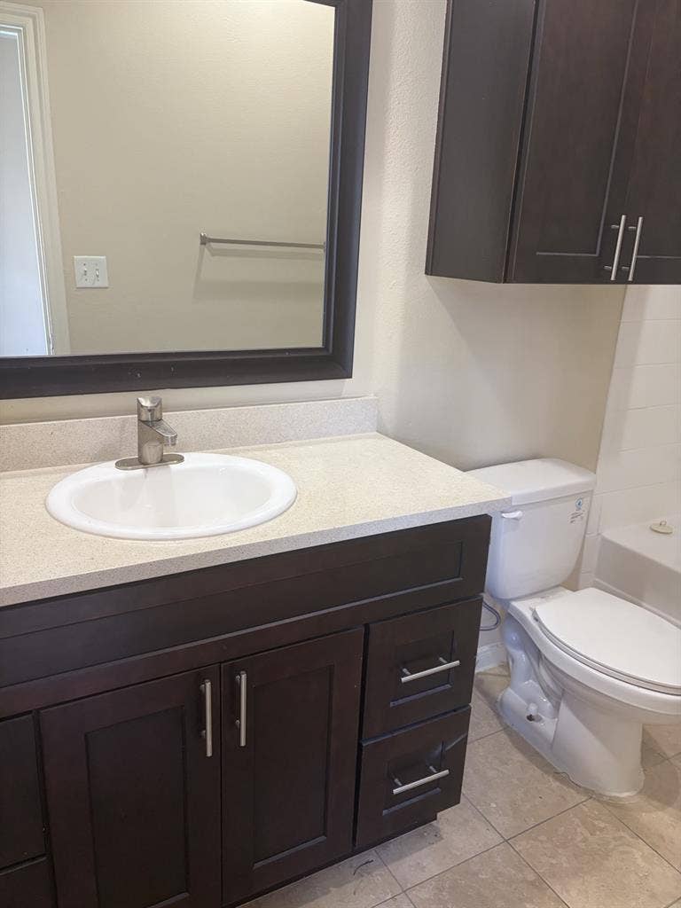 2bd 2bth. 1050 sqft apt