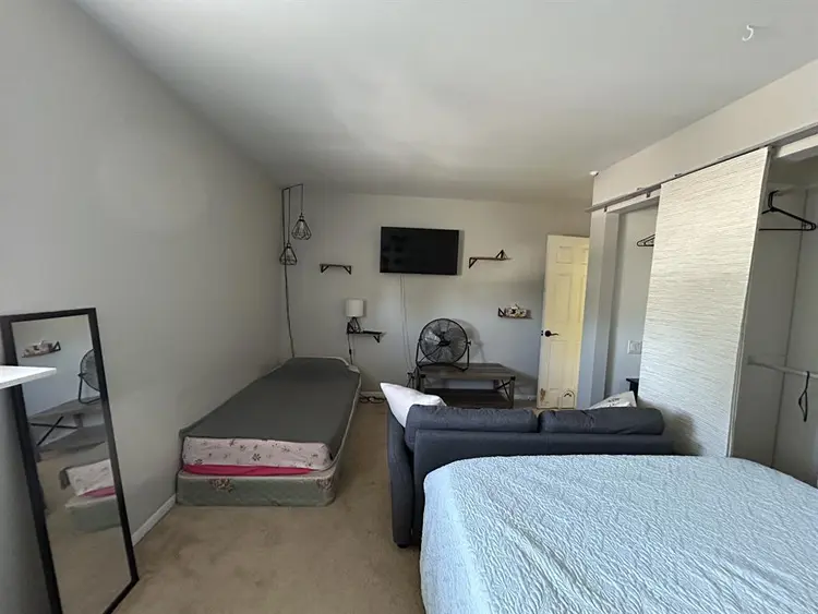 Room for rent in Lake Forest