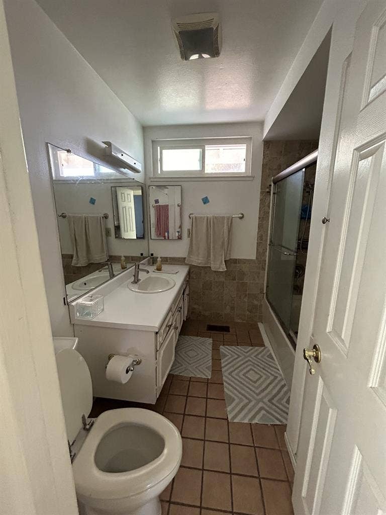 Room for rent in Lake Forest
