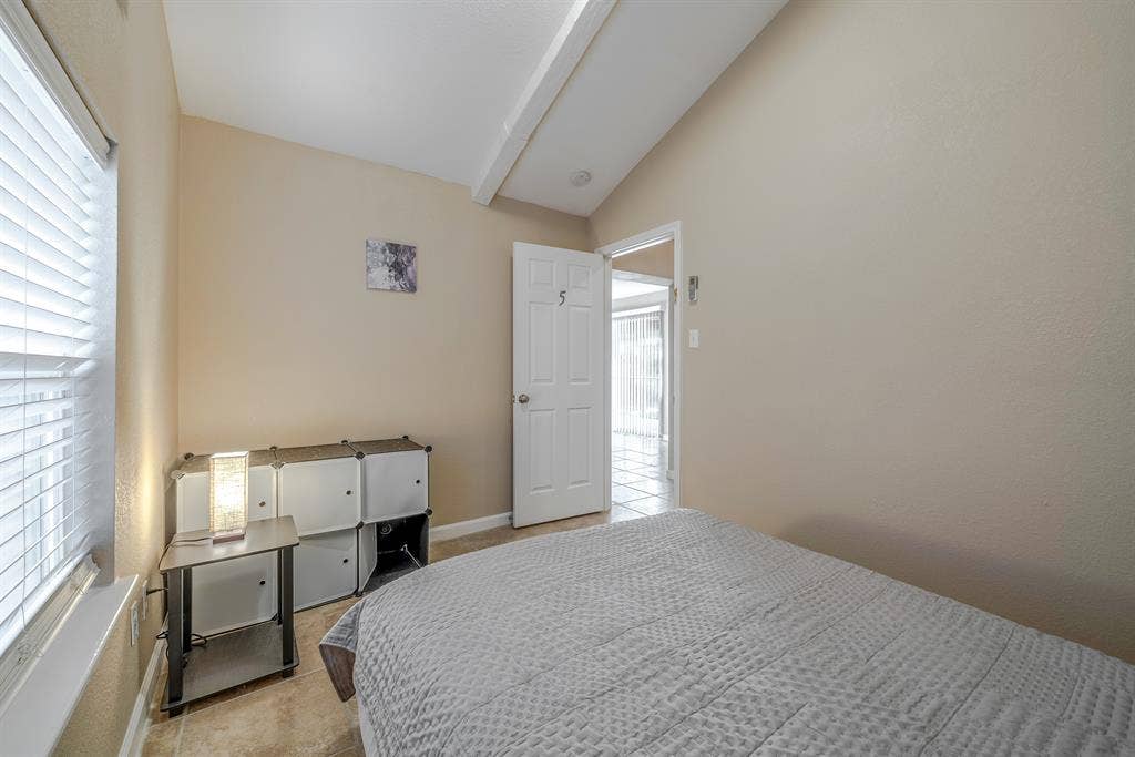 7 BR in Houston