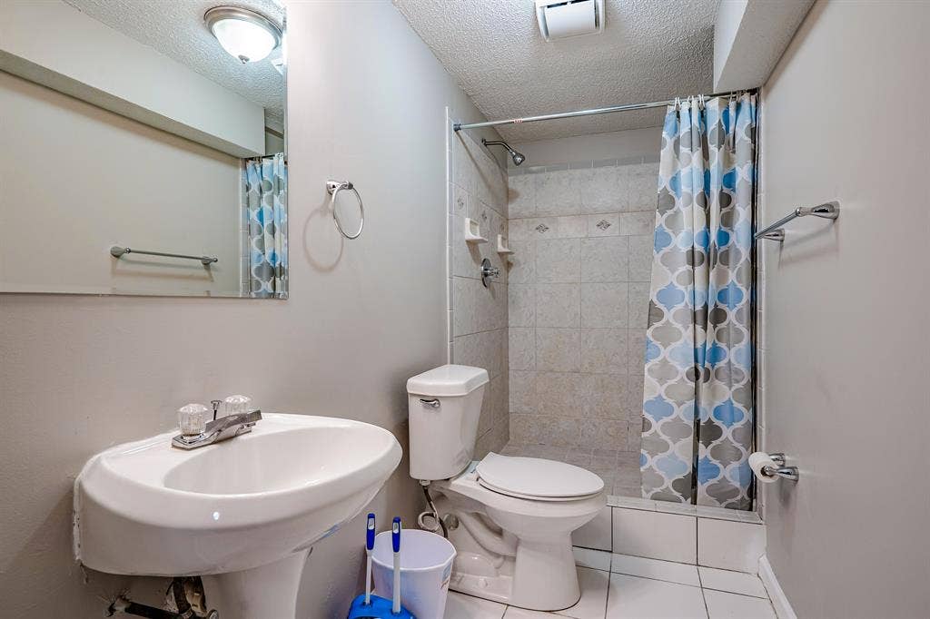 6 BR in Marietta
