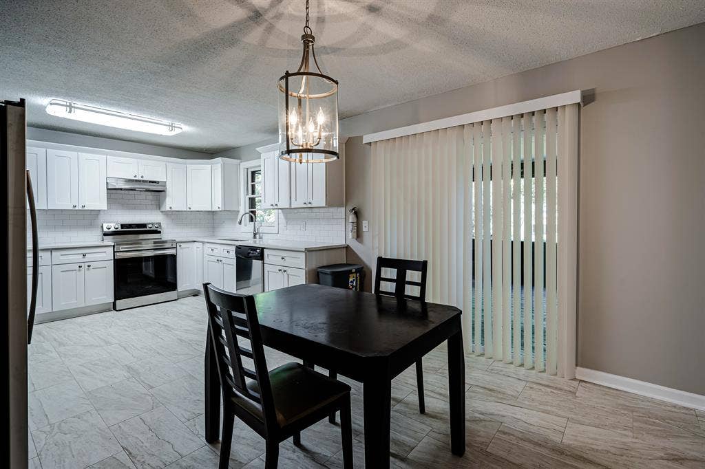 6 BR in Marietta