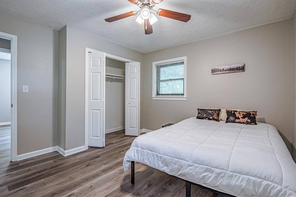 6 BR in Marietta
