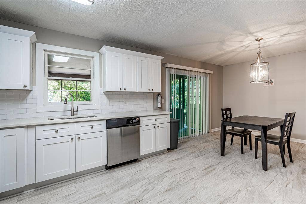 6 BR in Marietta