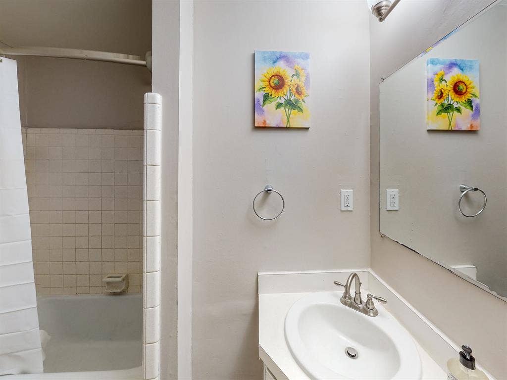 8 BR in College Park