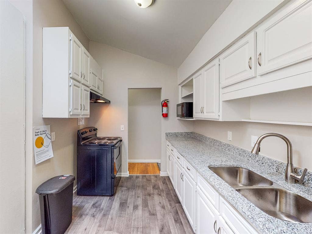 8 BR in College Park