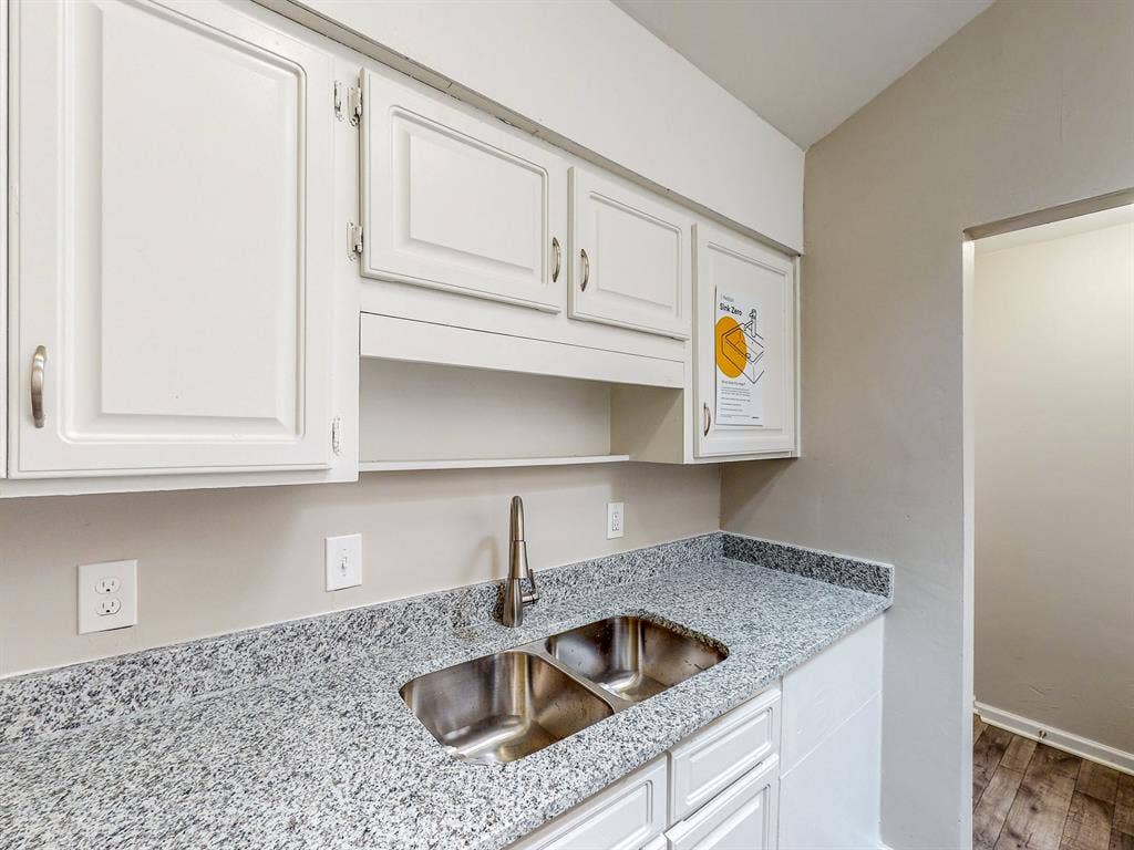 8 BR in College Park