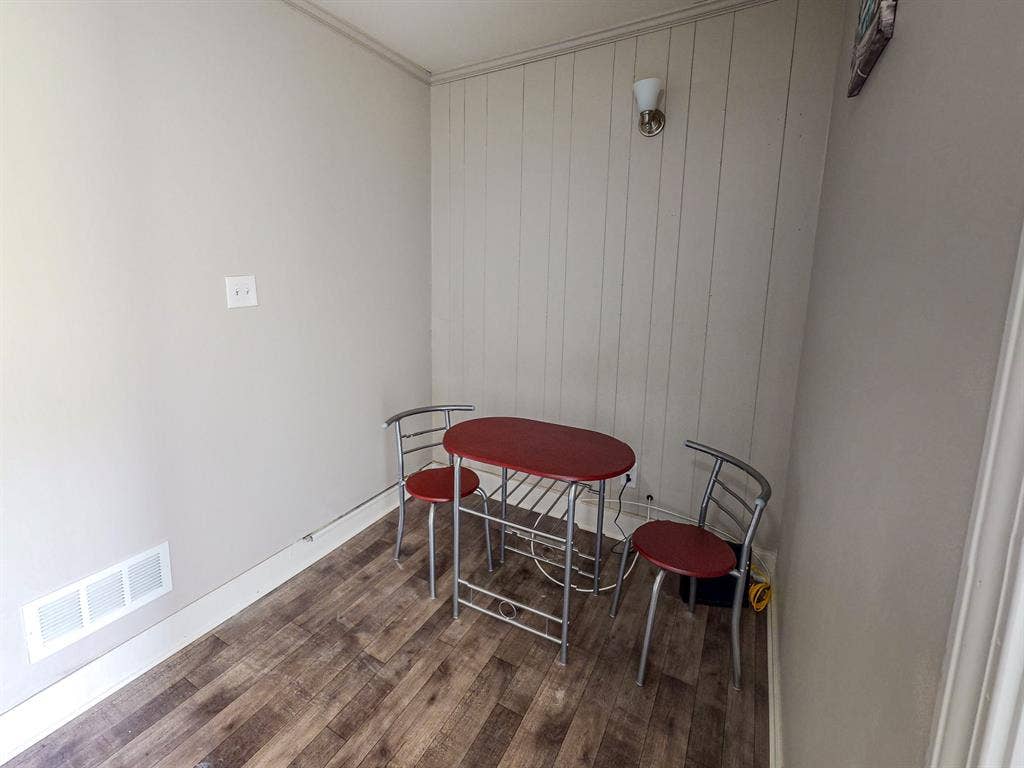 8 BR in College Park