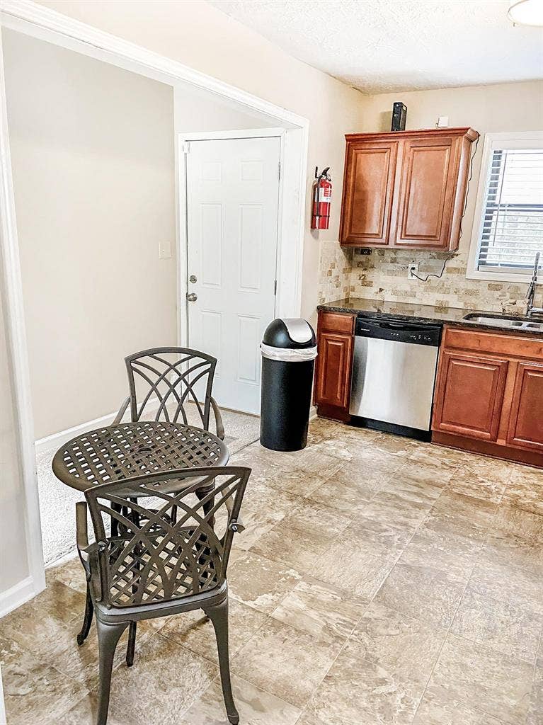 5 BR in Marietta