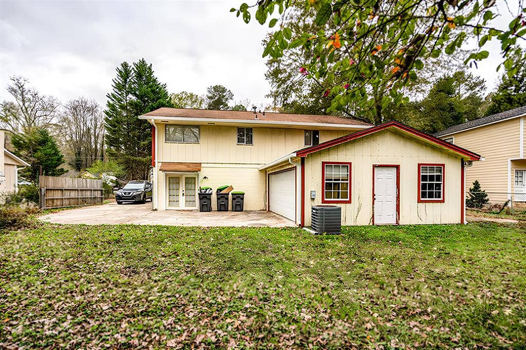 9 BR in Marietta